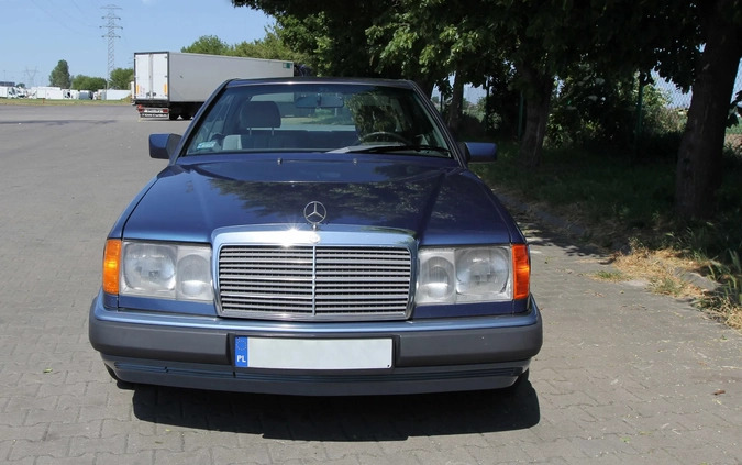 Mercedes-Benz W124 (1984-1993) cena 45000 przebieg: 126000, rok produkcji 1990 z Suchedniów małe 466